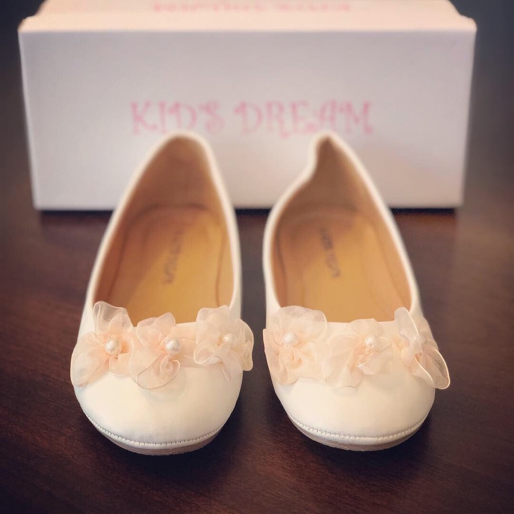 Kids Dream Ivory Flower Flat - Girls - Picture 6 of 8